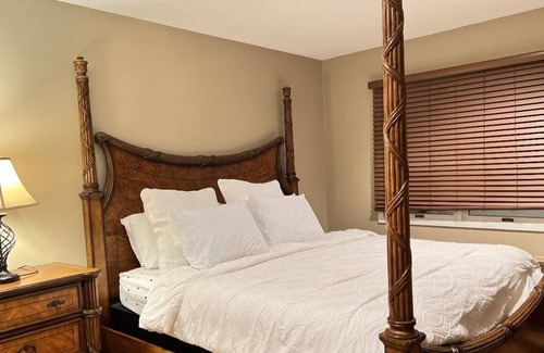 Ellenville House | Mountain Peak Retreat