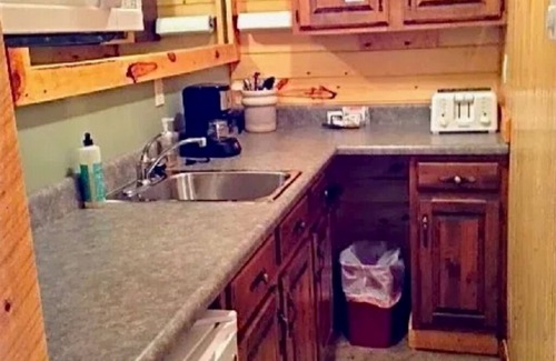 Hill City Cabin | Mountain Peaks Inn, ELKHORN MOUNTAIN SUITE, Downtown Hill City