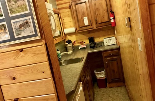 Hill City Cabin | Mountain Peaks Inn, ELKHORN MOUNTAIN SUITE, Downtown Hill City