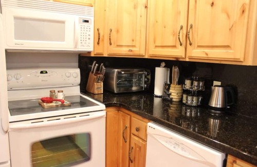 Rea Cabin | Mountain Pines Luxury Cabin 3 Bedrms+Hot Tub+WiFi