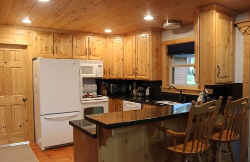 Rea Cabin | Mountain Pines Luxury Cabin 3 Bedrms+Hot Tub+WiFi