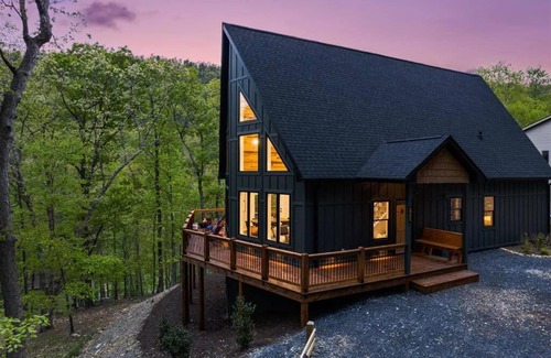 Massanutten Ski Chalet | Mountain Retreat Haven-Hot Tub-Game Room