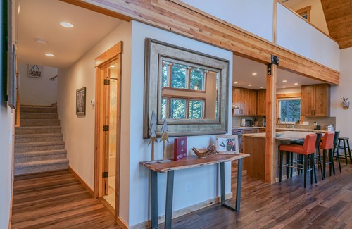 Wenatchee House | Mountain Retreat, steps from Skiing, Mountain Biking, and Hiking