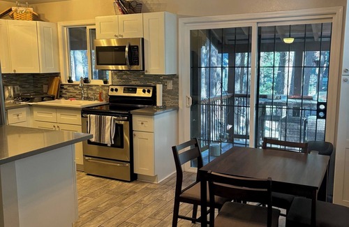 Pollock Pines House | Mountain Retreat in Pollock Pines