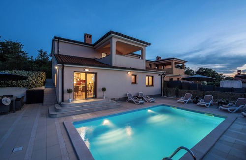 Zbandaj House | Mountain Retreat with Private Pool and Grill in Radmani, Croatia