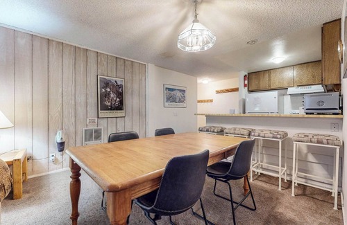 Mammoth Lakes Condo | Mountain Rustic & Spacious, Quiet Location, Balcony. Great Complex Amenities