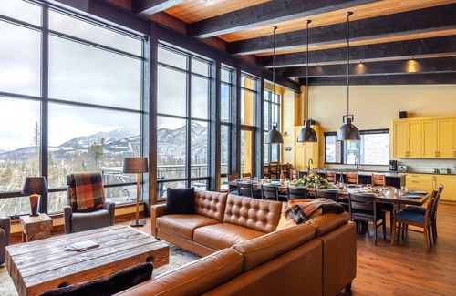 East Kootenay Cabin | Mountain Spa Retreat | Sauna + Cold Plunge + Hot Tub | Panoramic mountain vistas