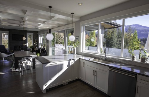 Garibaldi Highlands House | Mountain Serenity Meets Luxury