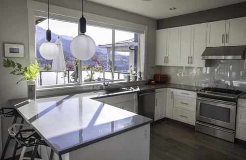 Garibaldi Highlands House | Mountain Serenity Meets Luxury