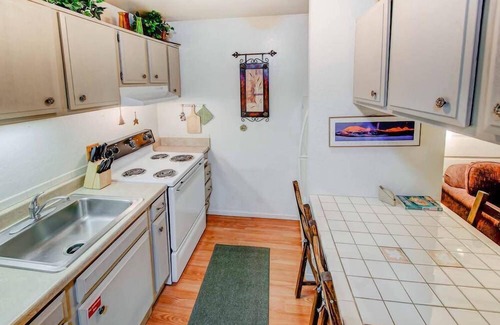 Mammoth Lakes Apartment | Mountain Shadows #f02 - Near Shuttle & Shopping!