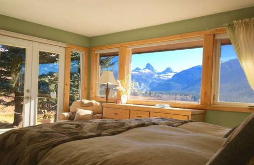 Alta House | Mountain Side Retreat with Beautiful Views!