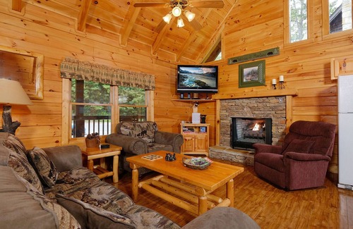 Pigeon Forge Cabin | Mountain Spirits - Fireplace, Hot Tub & Big TV
