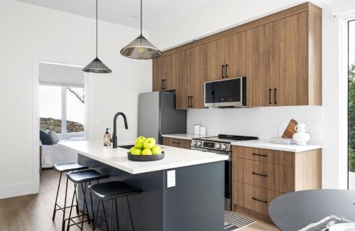 Regional District of Nanaimo House | Mountain Suite - Fully Equipped Kitchen - Heated Bathroom Floor - Ocean View Fire Pit - WD