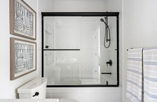 Regional District of Nanaimo House | Mountain Suite - Fully Equipped Kitchen - Heated Bathroom Floor - Ocean View Fire Pit - WD