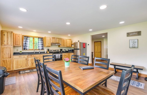 Granville Cottage | Mountain & Sunset Views: Upstate Family Home
