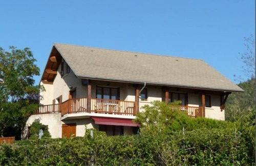 Savines-le-Lac Apartment | Mountain, T2 close to beach and shops.