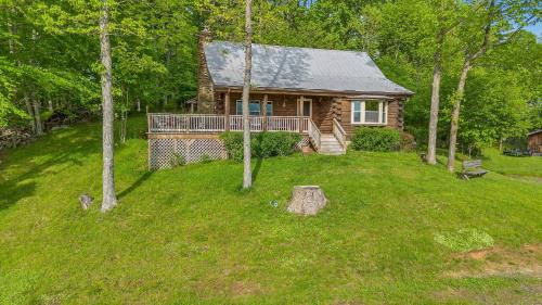 Lansing House | Mountain Top Cabin! Hot tub, Fireplace, Dog Friendly