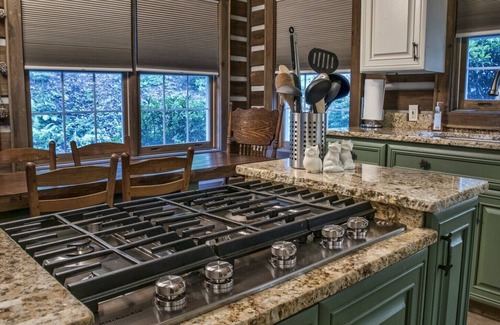 Lake Lure Cabin | Mountain Top Cabin in Lake Lure~Year Round Awesome Mountain/Sunset Views~Hot Tub