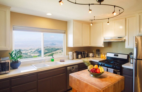 San Luis Obispo House | MOUNTAIN TOP GETAWAY : Best View In SLO! : Pets welcome