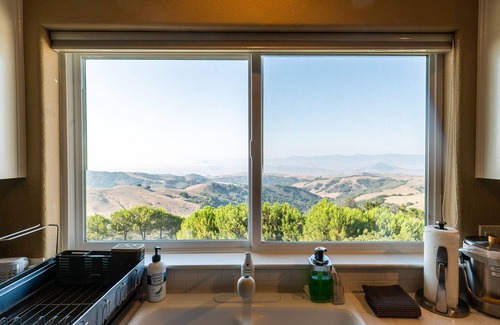 San Luis Obispo House | MOUNTAIN TOP GETAWAY : Best View In SLO! : Pets welcome