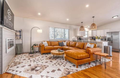 Doubleheader House | Mountain Top Getaway With A Hot Tub