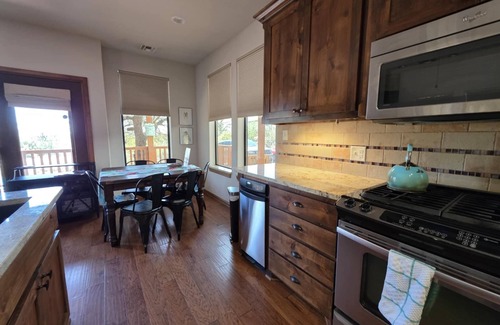 Medicine Park Cabin | Mountain Top Medicine Pk Cabin, Hot tub, Sleeps 6