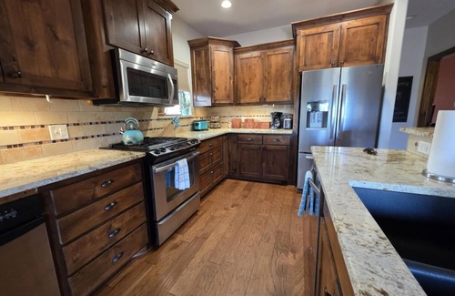 Medicine Park Cabin | Mountain Top Medicine Pk Cabin, Hot tub, Sleeps 6