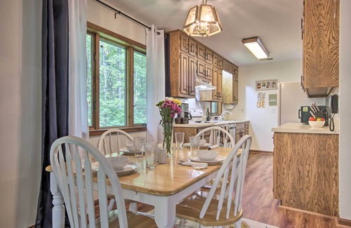 Fort Valley House | ‘Mountain Town Adventures’ Home w/Fire Pit!