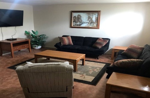 Young House | Mountain vacation getaway/Hunters paradise