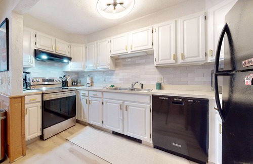 Jackson Condo | Mountain view, 2-story condo with fireplace & pool table - 1 mile to Story Land