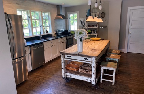 Brightwood House | Mountain View 65 Acre Private Retreat Pool Hot tub Wineries Charlottesville