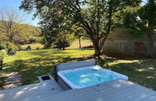 Brightwood House | Mountain View 65 Acre Private Retreat Pool Hot tub Wineries Charlottesville
