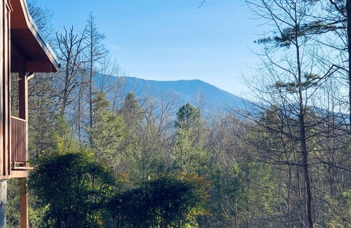 Gatlinburg - Pigeon Forge Cabin | Mountain View Best in Show PRIVATE Romantic Close to Town Gorgeous