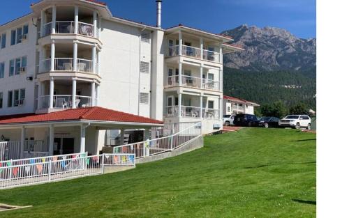 East Kootenay Apartment | Mountain View Resort and Suites at Fairmont Hot Springs