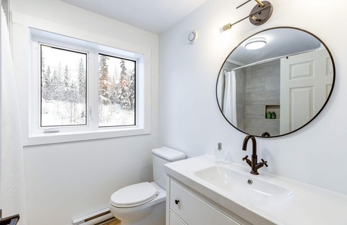 Whitehorse Cabin | Mountain view cabin on private acreage