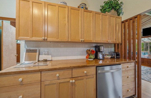 Gold Bar Cabin | Mountain View Cabin w/amazing mountain views, hot tub, wifi, wood stove