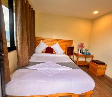 Pumdi Bhumdi Hotel | Mountain View cafe