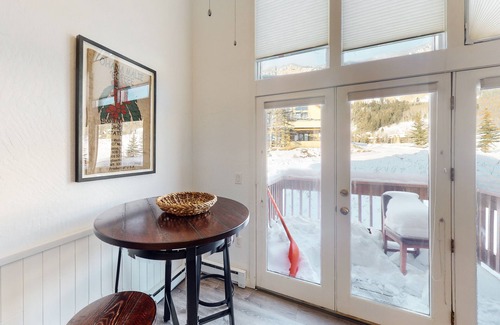 Crested Butte Condo | Mountain-view condo with hot tub - drive minutes to slopes & trails