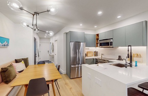 Telluride Condo | Mountain-view condo at Town Park with hot tub, fireplace, deck, & washer/dryer
