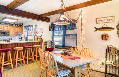 Angel Fire Condo | Mountain-view condo with a jetted tub, fireplace & W/D