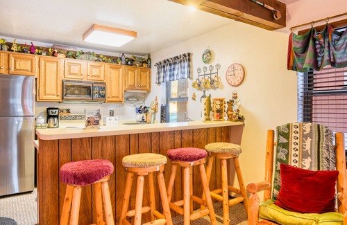 Angel Fire Condo | Mountain-view condo with a jetted tub, fireplace & W/D