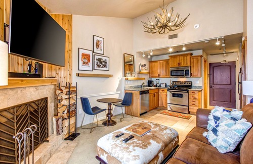 North Park City Condo | Mountain view condo w/fireplace & shared sauna - walk to lifts & more