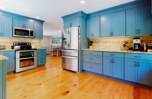 Jackson Condo | Mountain view condo with gas fireplace, balcony, & grill - close to skiing