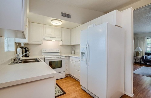 Golden Hills Condo | Mountain View Getaway ⁓ Perfect couples escape!