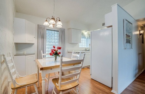 Golden Hills Condo | Mountain View Getaway ⁓ Perfect couples escape!