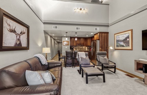 Frisco Condo | Mountain View Getaway - Top floor condo with shared pool/hot tubs, on bike path!