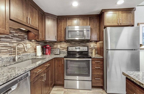 Frisco Condo | Mountain View Getaway - Top floor condo with shared pool/hot tubs, on bike path!