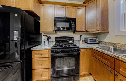 Swannanoa House | Mountain View Getaway Near Town with High-Speed WiFi and Private Balcony