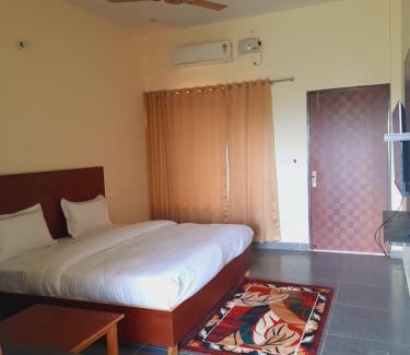 Bail Parao Hotel | Mountain View Golden Category Rooms