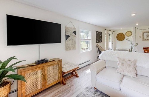 Morrisville House | Mountain-view hideaway with swimming pond & washer/dryer - dogs welcome